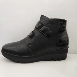 BOTIN PLATAFORMA CON CUÑA CONFORT Y TIRA VELCRO AJUSTABLE  NEGRO