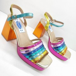 SANDALIA FIESTA TACON ANCHO Y PLATAFORMA Y TIRAS RECTAS MULTICOLOR FUCSIA