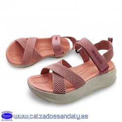 SANDALIA CUÑA CONFORT CON TIRAS CRUZADAS ELASTICAS Y VELCRO SUPERIOR CON SUELA DEPORTIVA Y PLANTILLA DE GEL FOAM