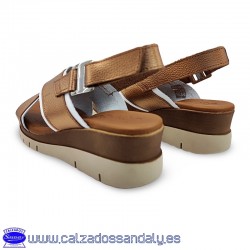 SANDALIA CUÑA CONFORT TIRAS CRUZADAS Y DESTALONADA CON VELCRO - BRONCE / BLANCO - JORDANA