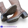 BOTA CAÑA ALTA CON GOMAS ELASTICAS PARA DAR MAS ANCHO CON ADORNO BOTON SUPERIOR Y SUELA DE GOMA - CUERO