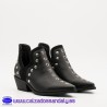 BOTIN CON TACHUELAS Y TACON COMODO CON ABIERTO LATERAL - NEGRO