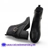 BOTIN TACON ANCHO COMODO Y SUELA DE GOMA FLEXIBLE CON DETALLE DE HEBILLA LATERAL - NEGRO