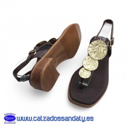 OH MY SANDALS SANDALIA ESCLAVA TACON PLANO CON MONEDAS EN EL EMPEINE Y SUELA CONFORT FLEXIBLE Y PLANTILLA GEL - MARRON
