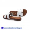 ZUECO PLANO CON PLANTILLA DE GEL CON TIRA EN H Y TACHUELAS DORADAS - BLANCO - OH MY SANDALS