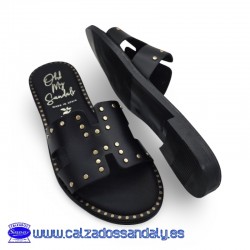 ZUECO PLANO CON PLANTILLA DE GEL CON TIRA EN H Y TACHUELAS DORADAS - NEGRO - OH MY SANDALS
