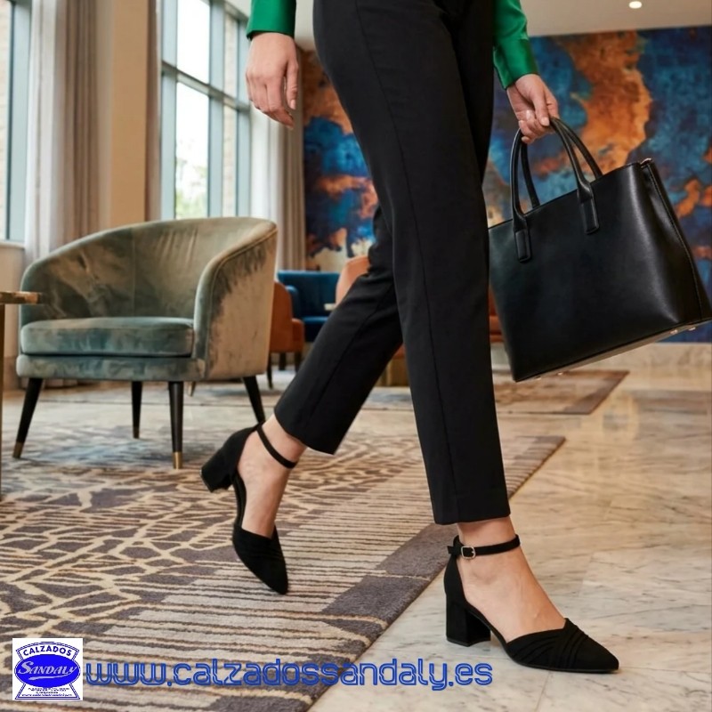 ZAPATO PUNTA FINA Y COGIDO AL TOBILLO EN SERRAJE SUAVE CON TACON ANCHO COMODO - NEGRO