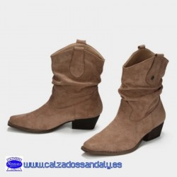 BOTA CAMPERA EN SERRAJE SUAVE Y TACON COMODO CON TAPA DE GOMA