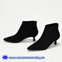 BOTIN DE CAÑA BAJA Y ESTRECHA CON TACON COMODO DE VESTIR - NEGRO